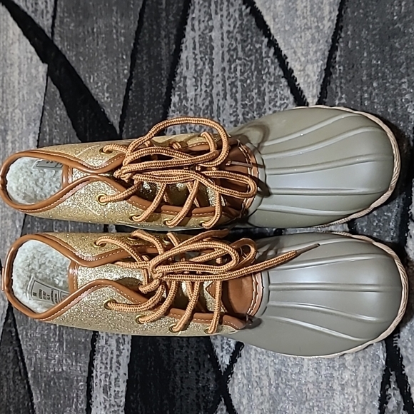 OUTWOODS SHORT GLITTER GOLD LINED DUCK BOOTS - Picture 3 of 13